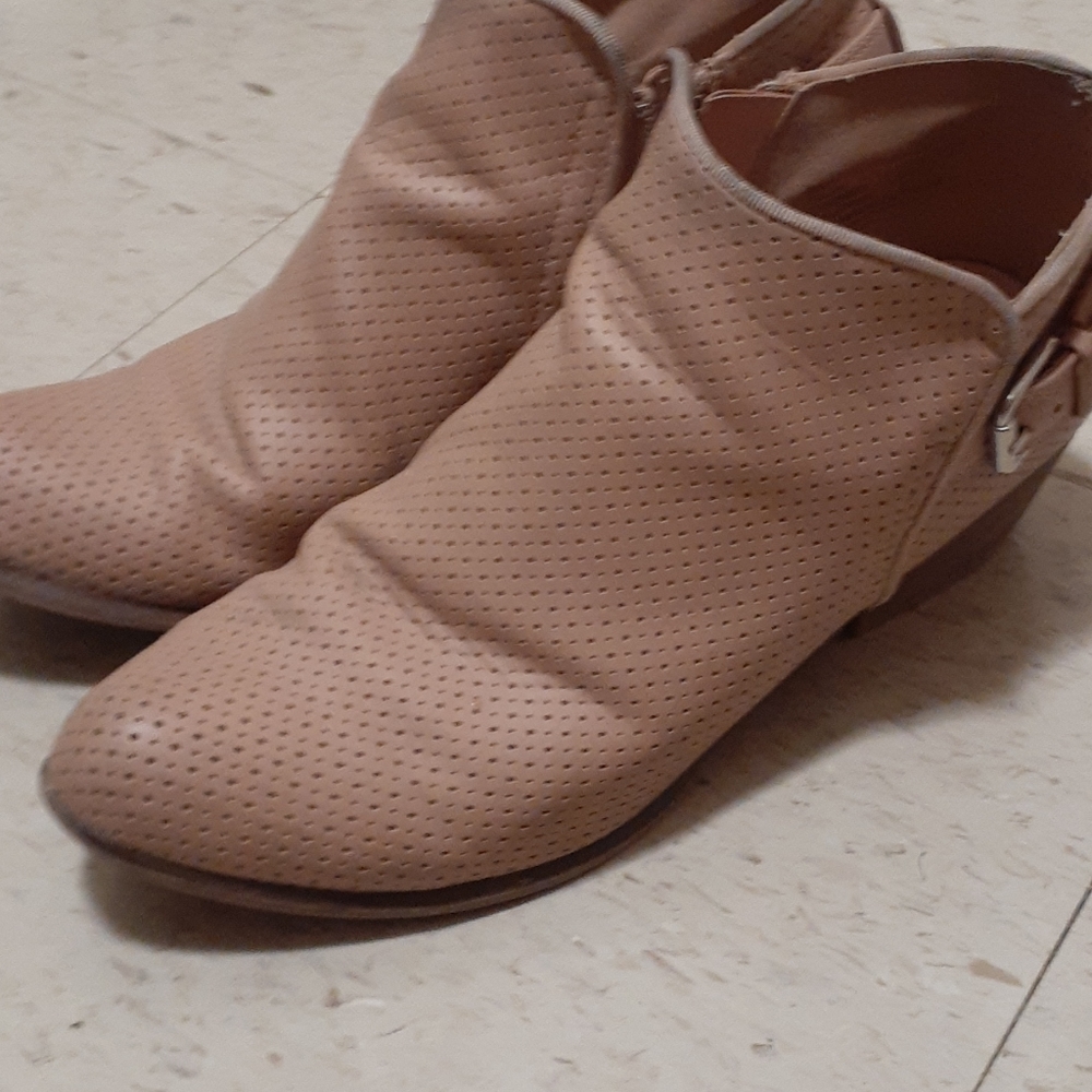 Women's Espirit Talia Ankle Perforated Zip Up Boots - Size 9